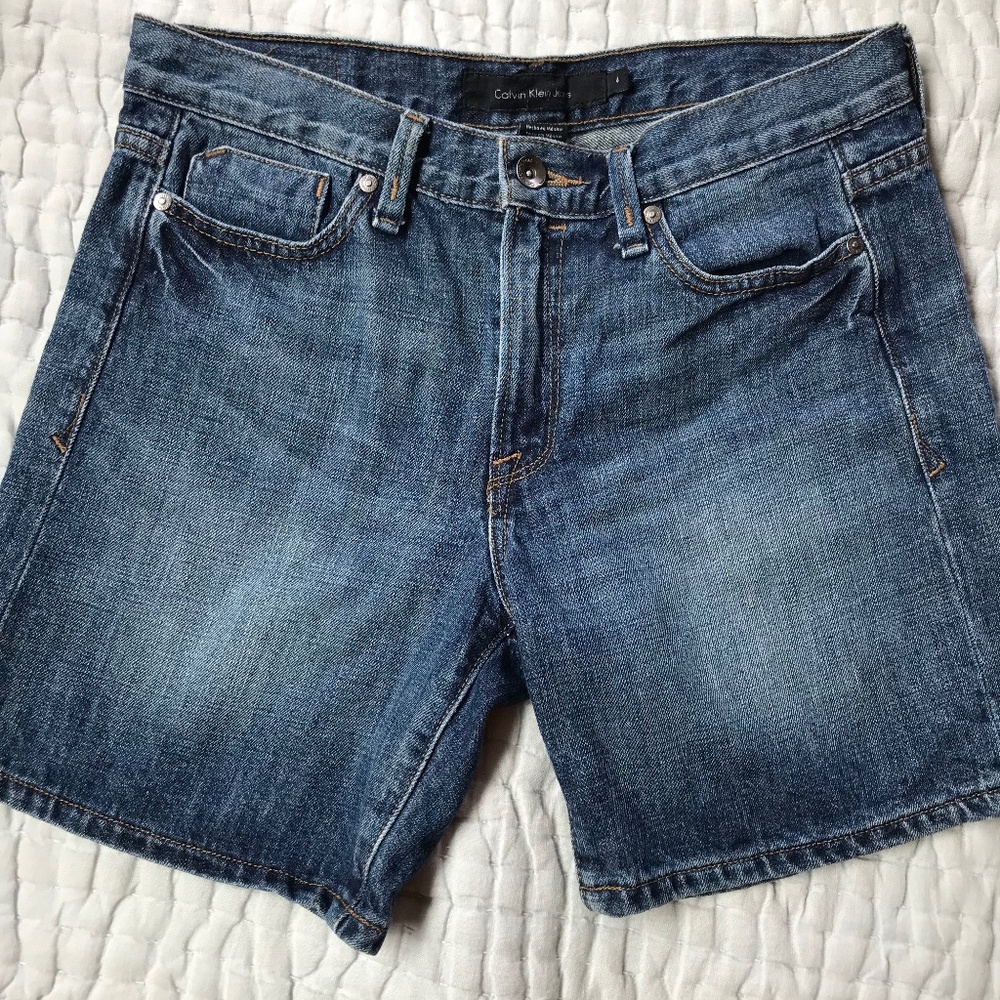 Calvin Klein denim midi short dark wash size 4